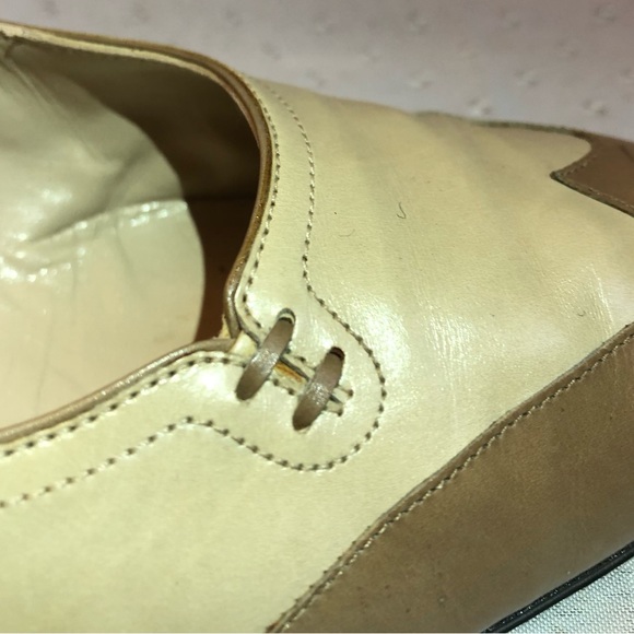 Two Tone Ferragamo pumps! Perfect for spring. - Picture 6 of 11